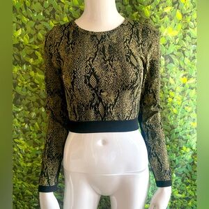 NWT Fabletics Long Sleeve “Kamila” Seamless Crop Top